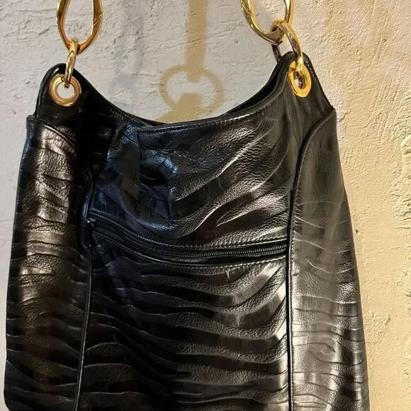 Andre Oliver designer shoulder bag with gorgeous gold chrome hardware - Picture 3 of 10